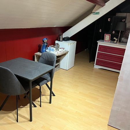 Lauralys Hotel Mons Bagian luar foto