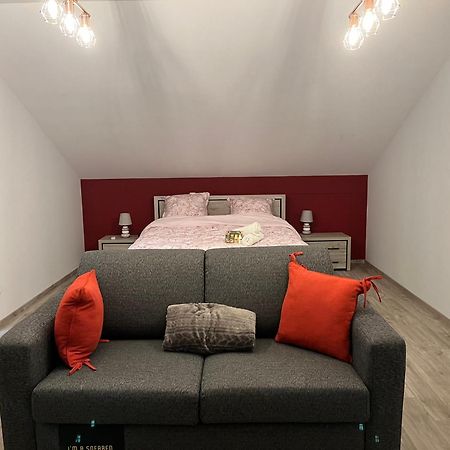 Lauralys Hotel Mons Bagian luar foto