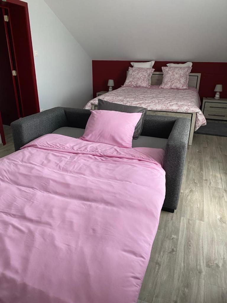 Lauralys Hotel Mons Bagian luar foto